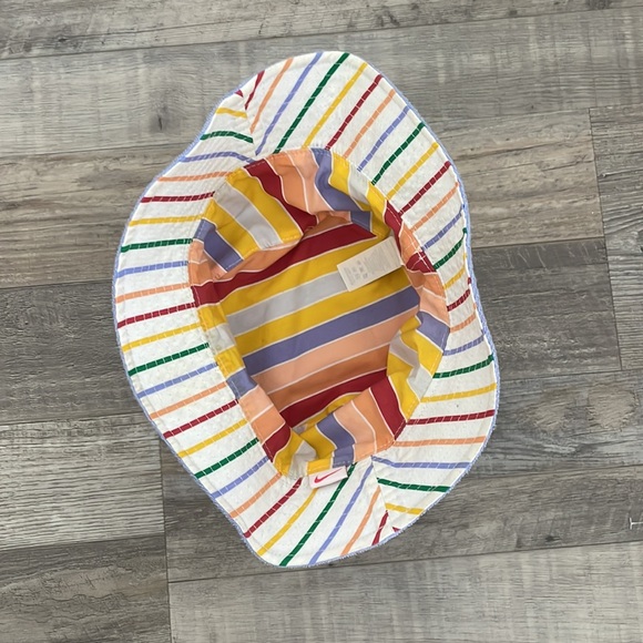 Nike Bucket Hat - Picture 3 of 4